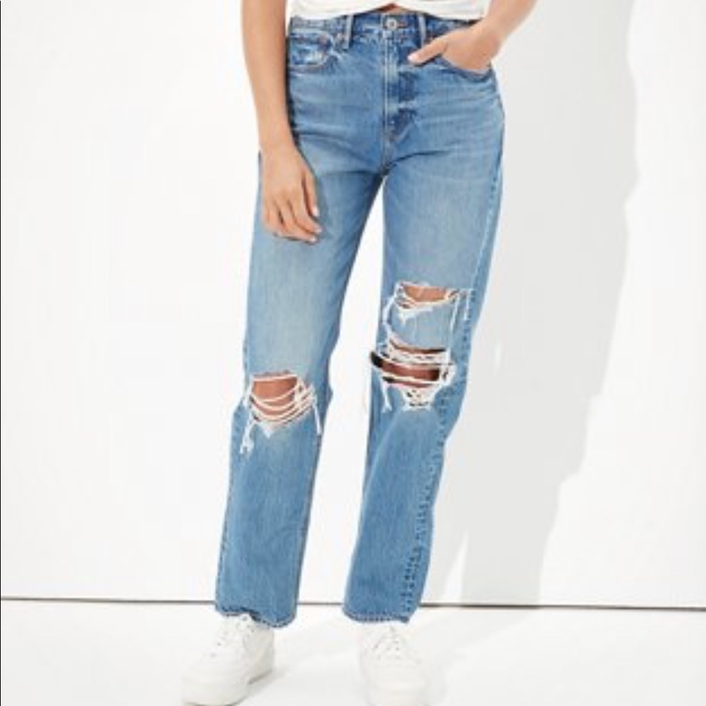 American Eagle 90’s boyfriend jeans ripped